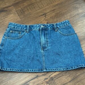 Stylish Blue Denim Mini Skirt